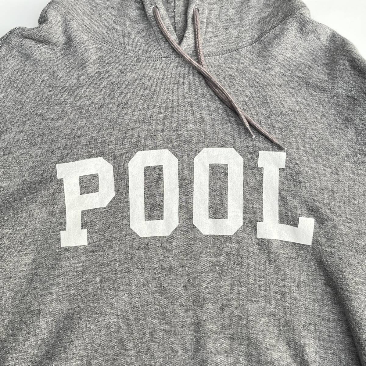 the POOL aoyama ザプールアオヤマ Sサイズ プルオーバー パーカー ロゴ フーディ グレー 藤原ヒロシ