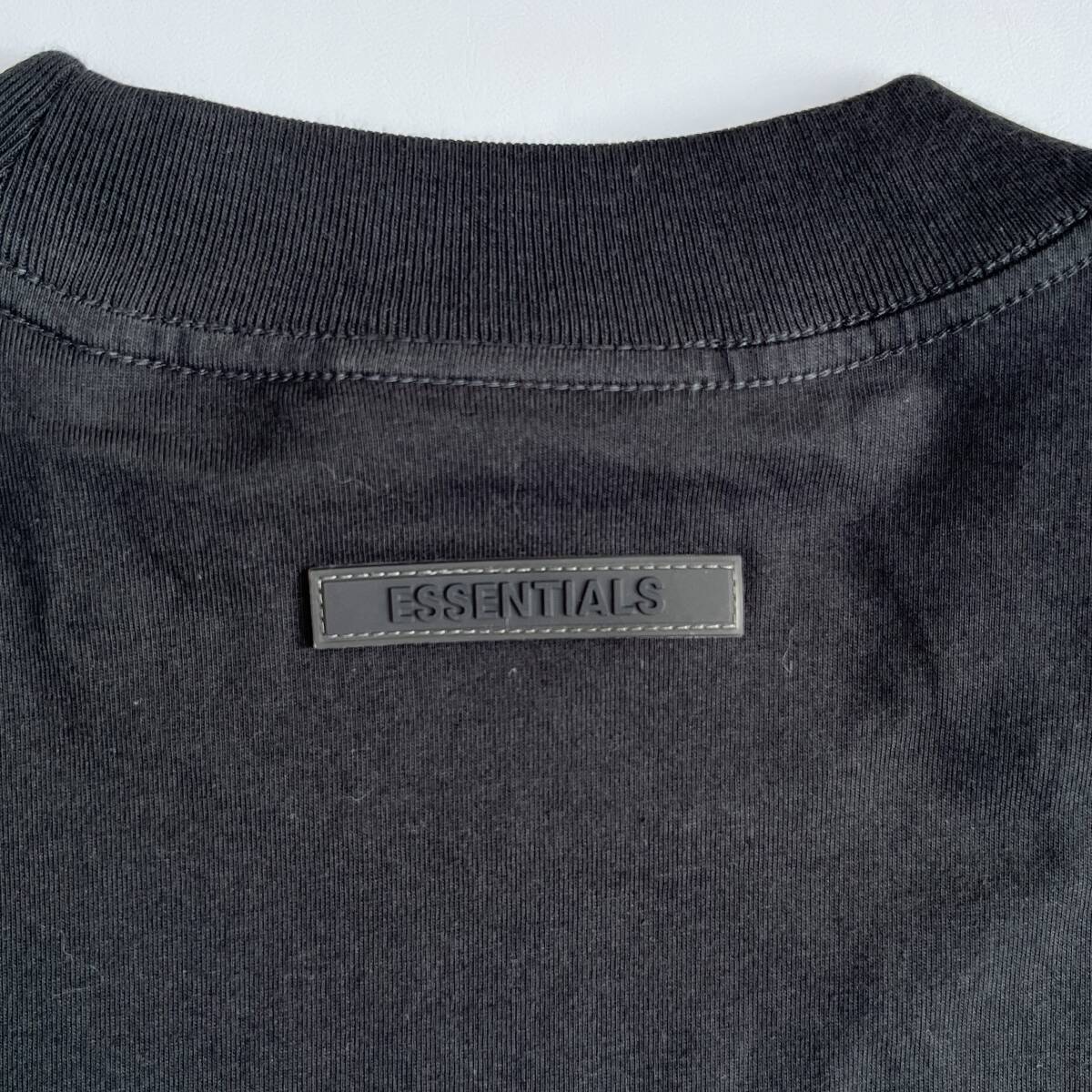 新品 FOG Fear Of God Essentials フィアオブゴッド エッセンシャルズ Mサイズ バッグロゴ ロングスリーブTシャツ Black ブラック