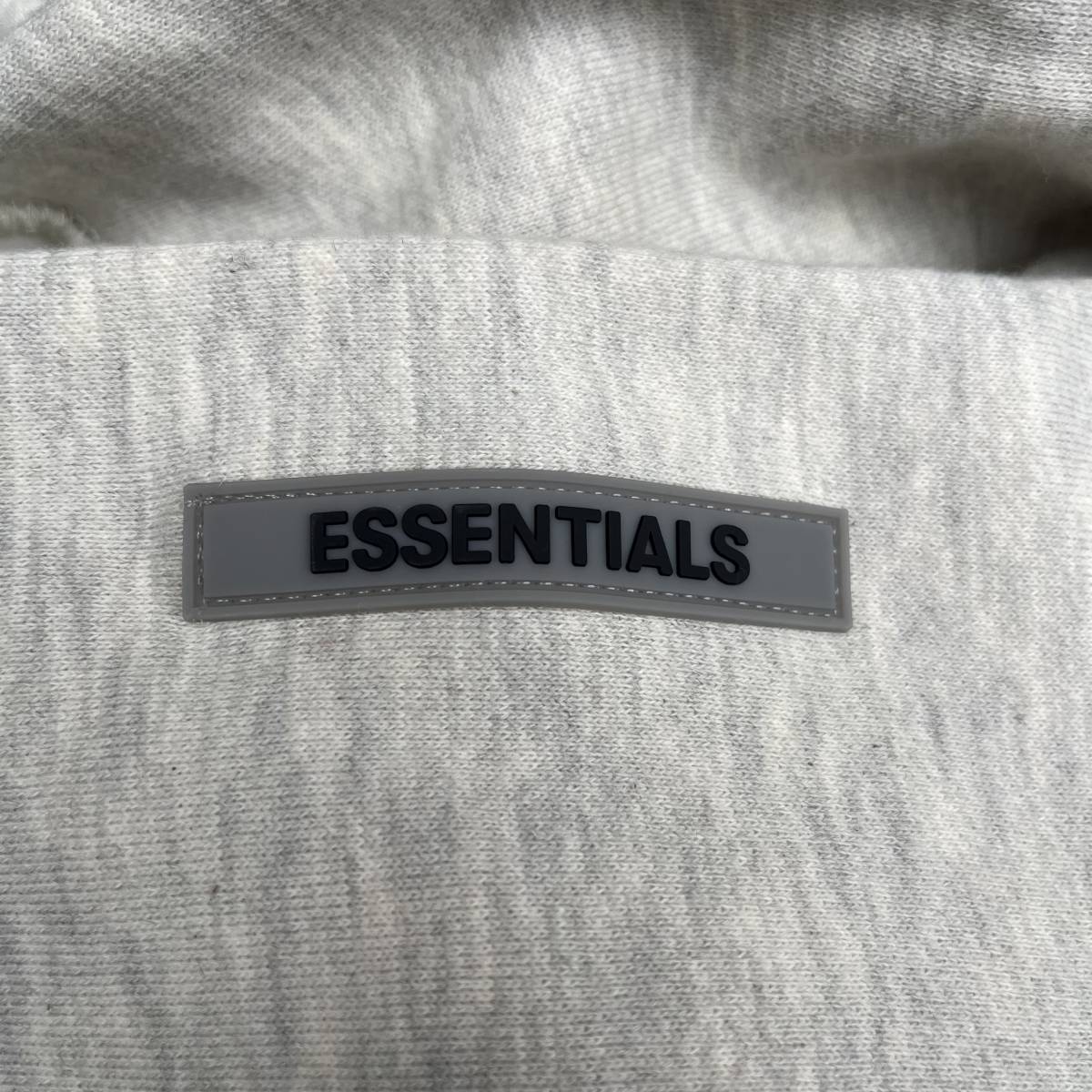 新品 FOG Fear Of God Essentials フィアオブゴッド エッセンシャルズ Mサイズ LOGOパーカー フーディ オートミール OATMEAL
