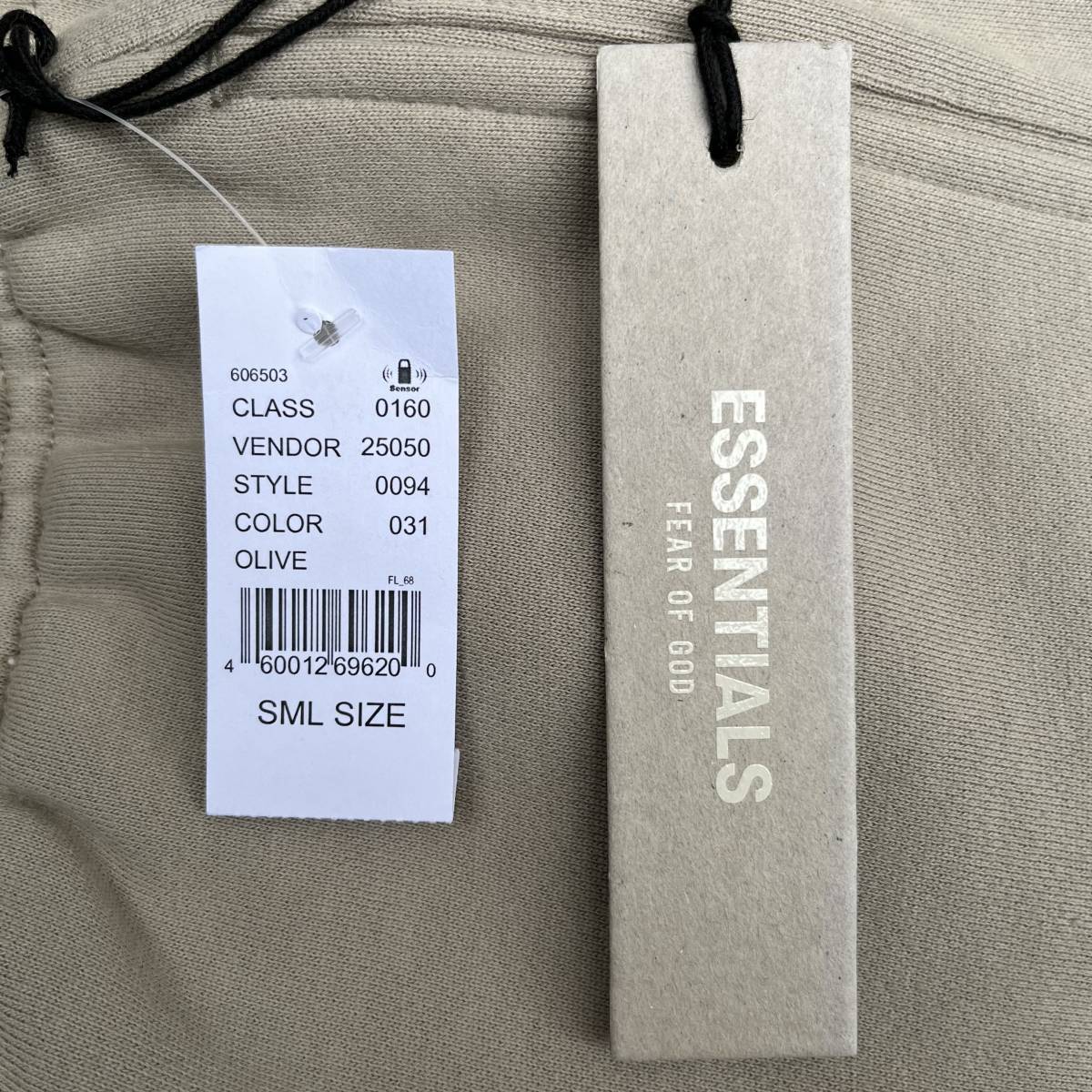 新品 FOG Fear Of God Essentials フィアオブゴッド エッセンシャルズ Sサイズ LOGO ショーツ ハーフパンツ オリーブ Olive