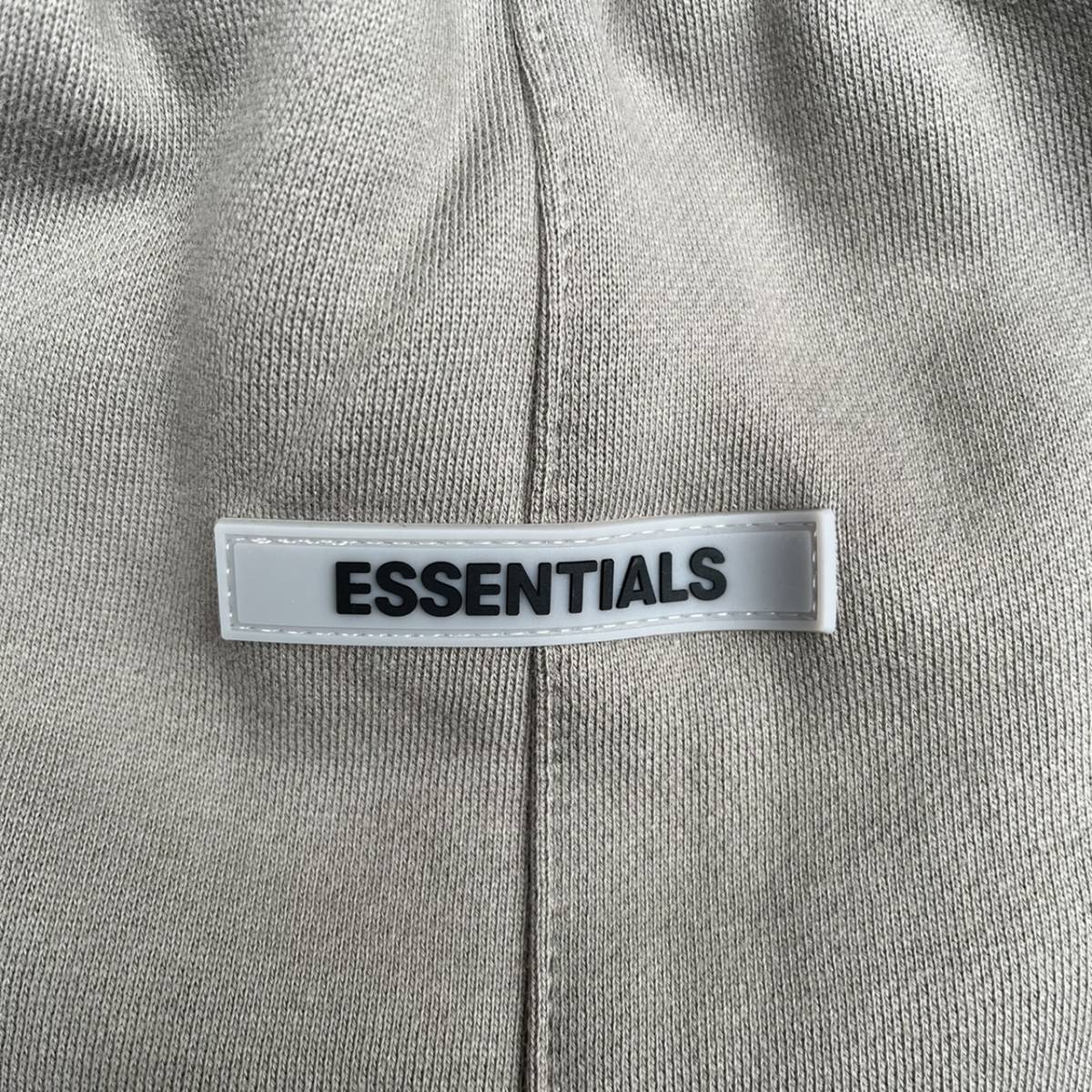 新品 FOG Fear Of God Essentials フィアオブゴッド エッセンシャルズ Mサイズ LOGO ショーツ ハーフパンツ セメント Cement