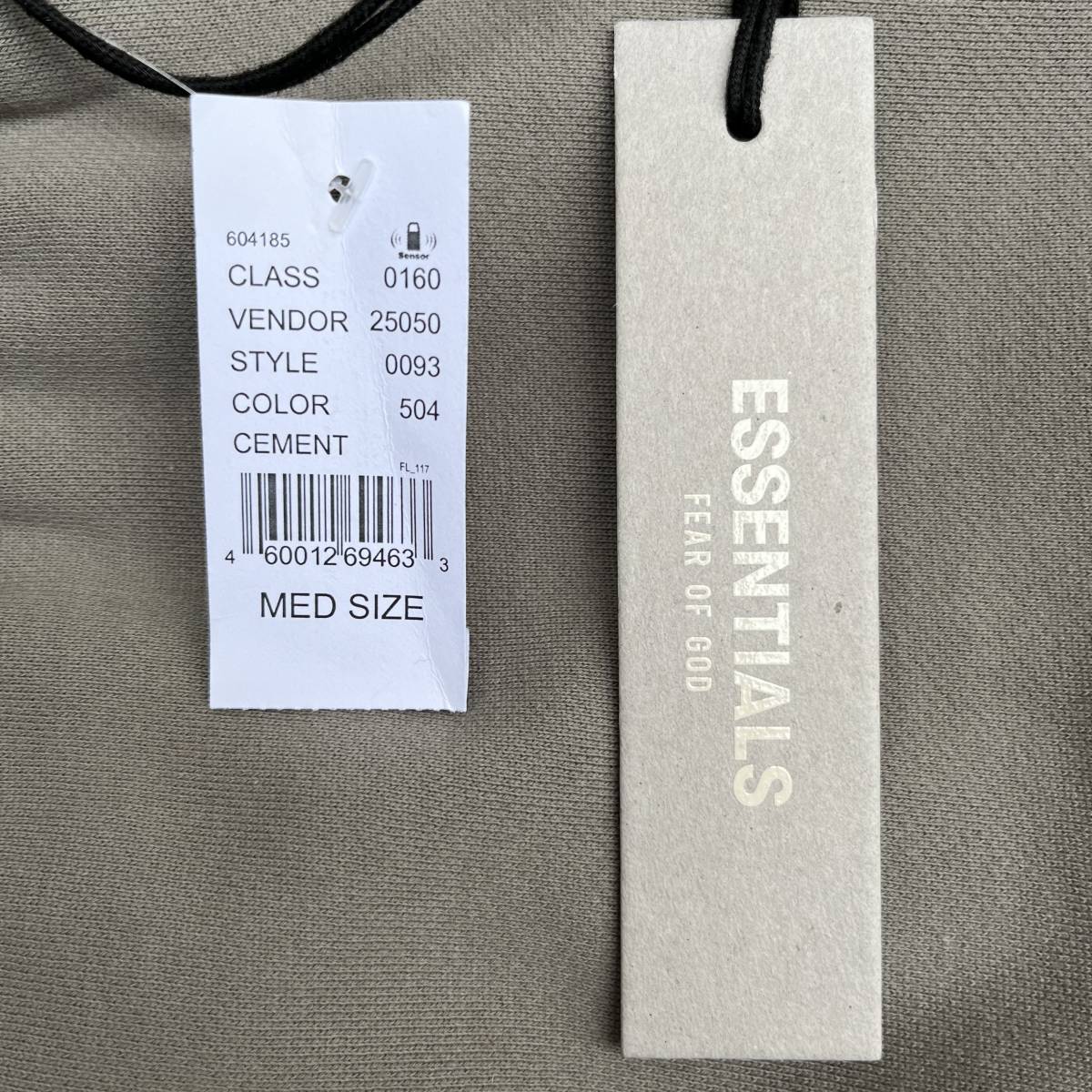 新品 FOG Fear Of God Essentials フィアオブゴッド エッセンシャルズ Mサイズ LOGO ショーツ ハーフパンツ セメント Cement