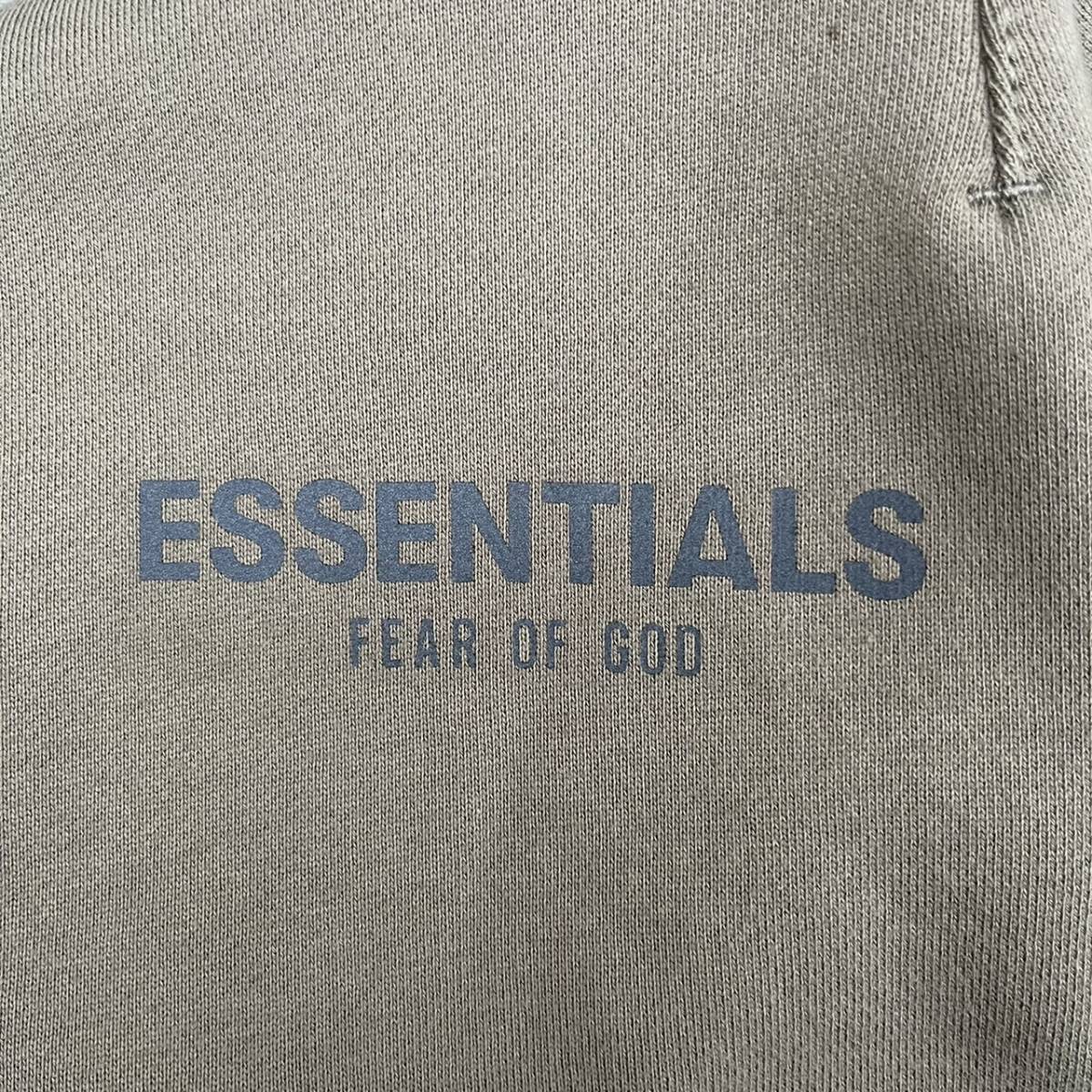 新品 FOG Fear Of God Essentials フィアオブゴッド エッセンシャルズ Sサイズ LOGO ショーツ ハーフパンツ セメント Sement