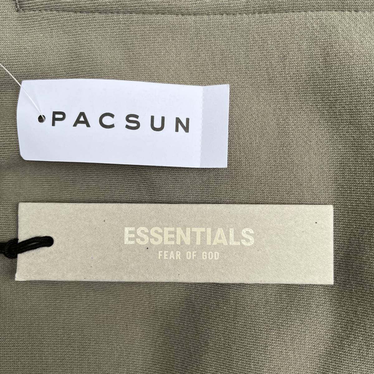 新品 FOG Fear Of God Essentials フィアオブゴッド エッセンシャルズ Sサイズ LOGO ショーツ ハーフパンツ セメント Sement