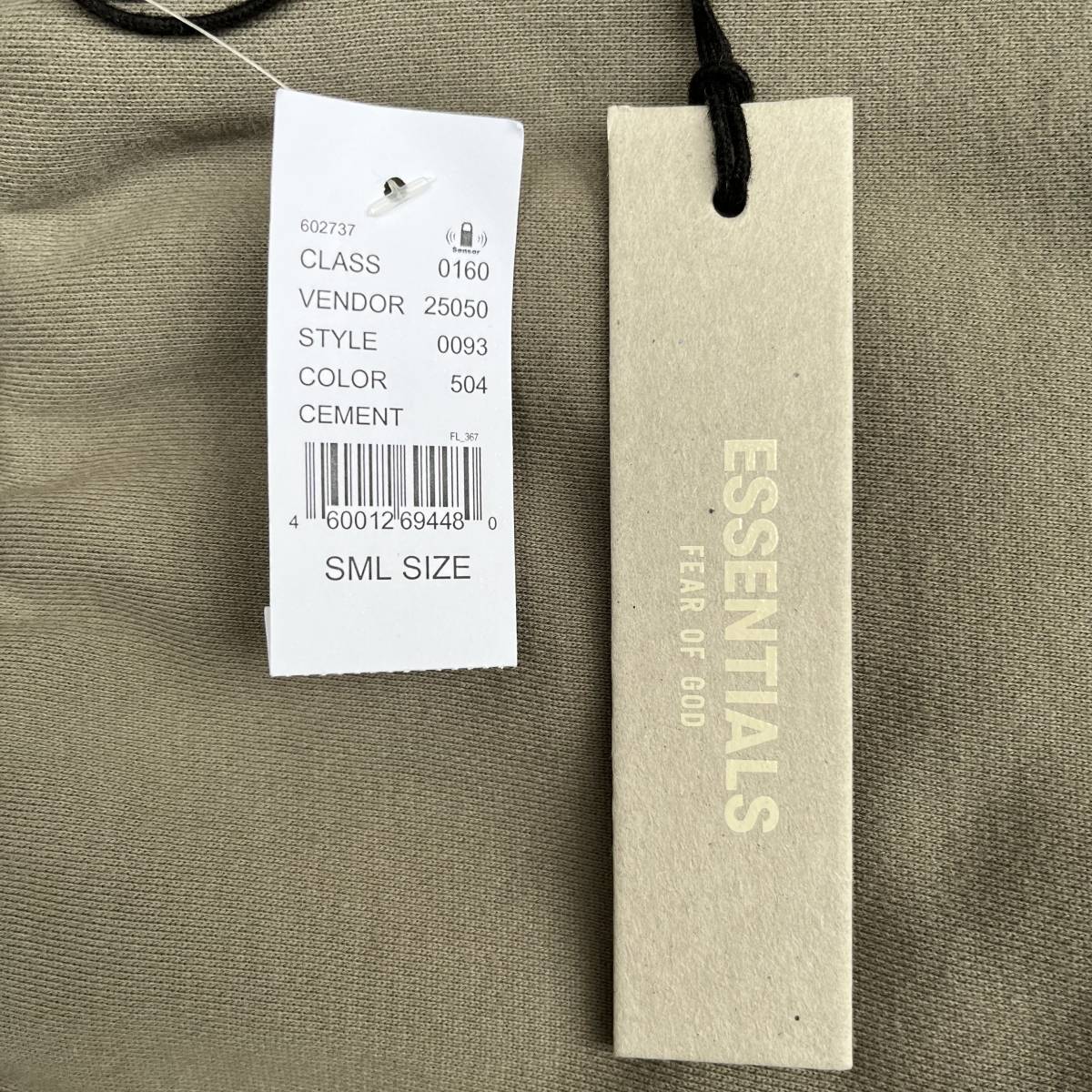 新品 FOG Fear Of God Essentials フィアオブゴッド エッセンシャルズ Sサイズ LOGO ショーツ ハーフパンツ セメント Sement