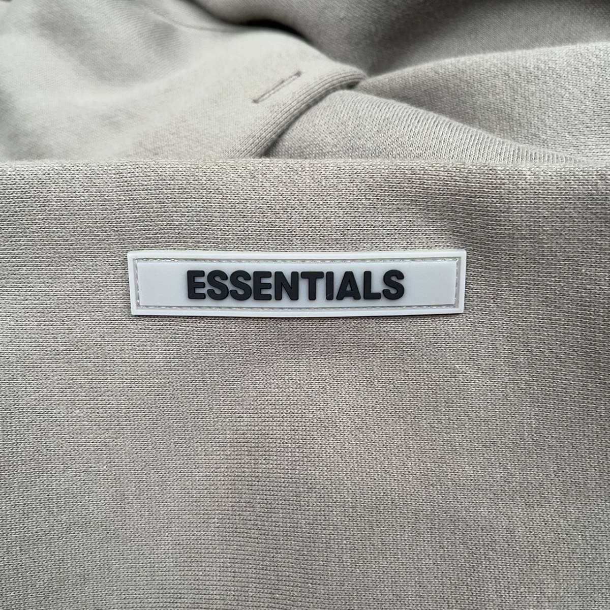 新品 FOG Fear Of God Essentials フィアオブゴッド エッセンシャルズ Mサイズ LOGOパーカー フーディ チャコール Charcoal