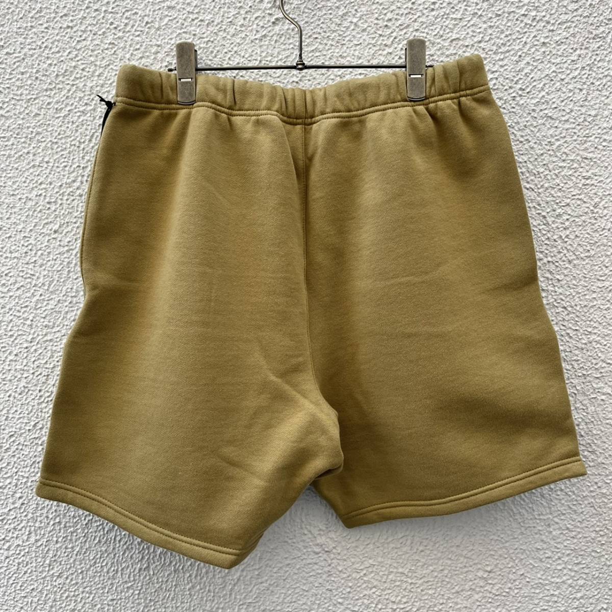 新品 FOG Fear Of God Essentials フィアオブゴッド エッセンシャルズ Sサイズ LOGO ショーツ ハーフパンツ アンバー Amber