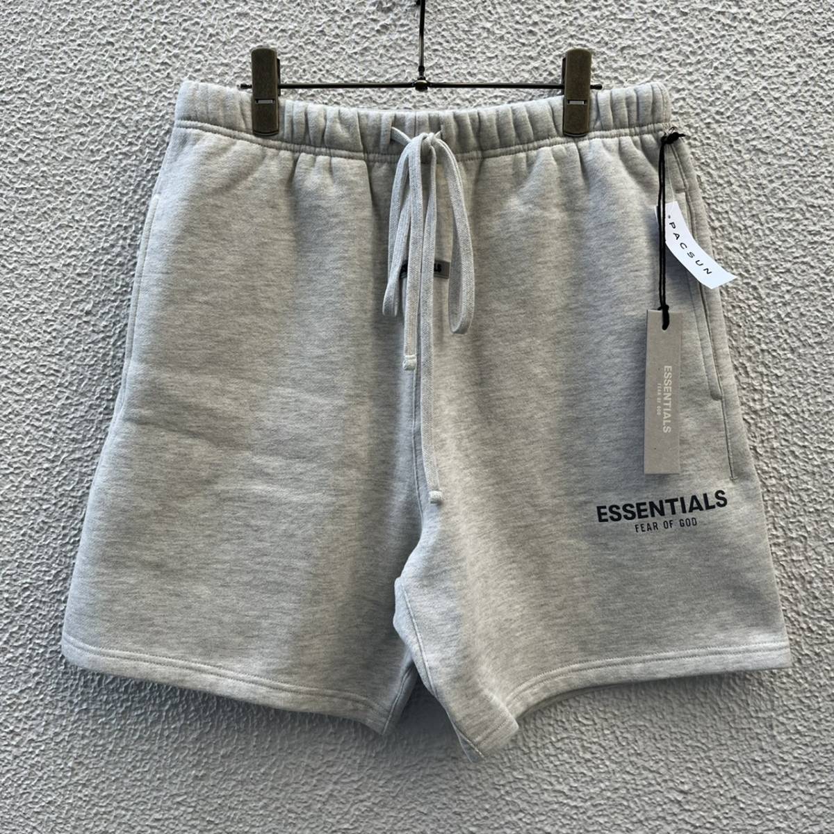 新品 FOG Fear Of God Essentials フィアオブゴッド エッセンシャルズ Sサイズ LOGO ショーツ ハーフパンツ  オートミール Oatmeal