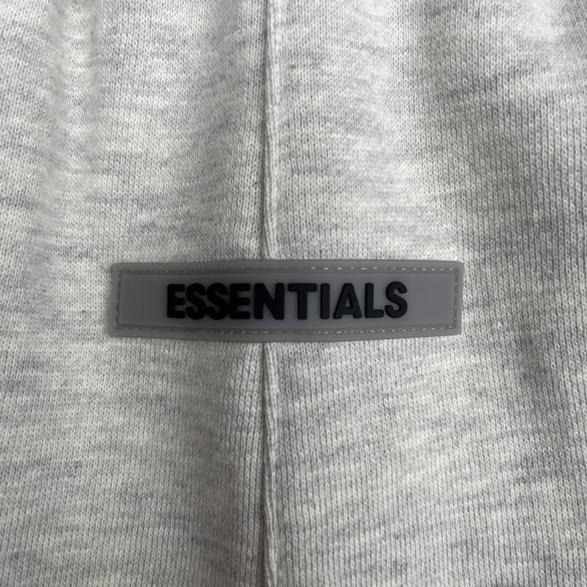 新品 FOG Fear Of God Essentials フィアオブゴッド エッセンシャルズ Sサイズ LOGO ショーツ ハーフパンツ オートミール Oatmeal