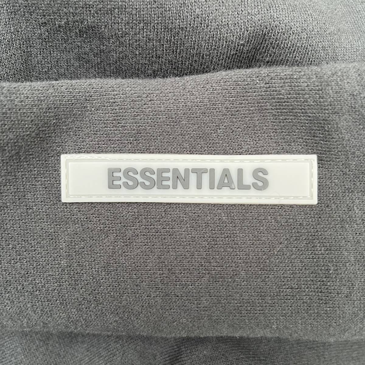 新品 FOG Fear Of God Essentials フィアオブゴッド エッセンシャルズ Sサイズ LOGOパーカー フーディ ブラック Black