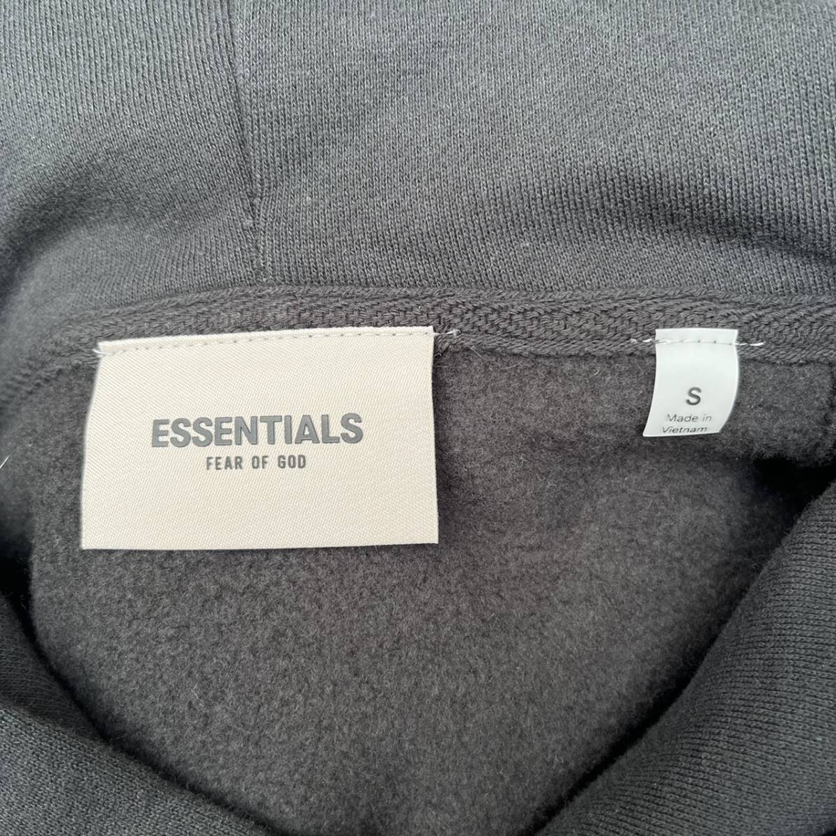 新品 FOG Fear Of God Essentials フィアオブゴッド エッセンシャルズ Sサイズ LOGOパーカー フーディ ブラック Black