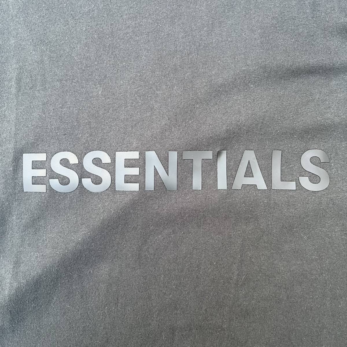 新品 FOG Fear Of God Essentials フィアオブゴッド エッセンシャルズ Mサイズ LOGO Tシャツ ブラック BLACK