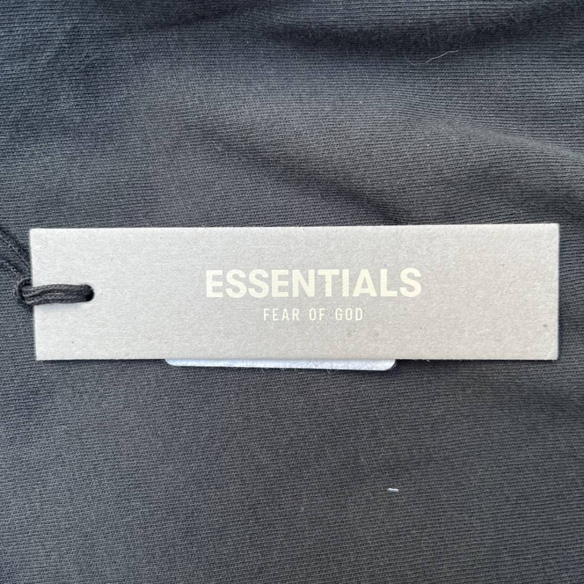 新品 FOG Fear Of God Essentials フィアオブゴッド エッセンシャルズ Mサイズ LOGO Tシャツ ブラック BLACK