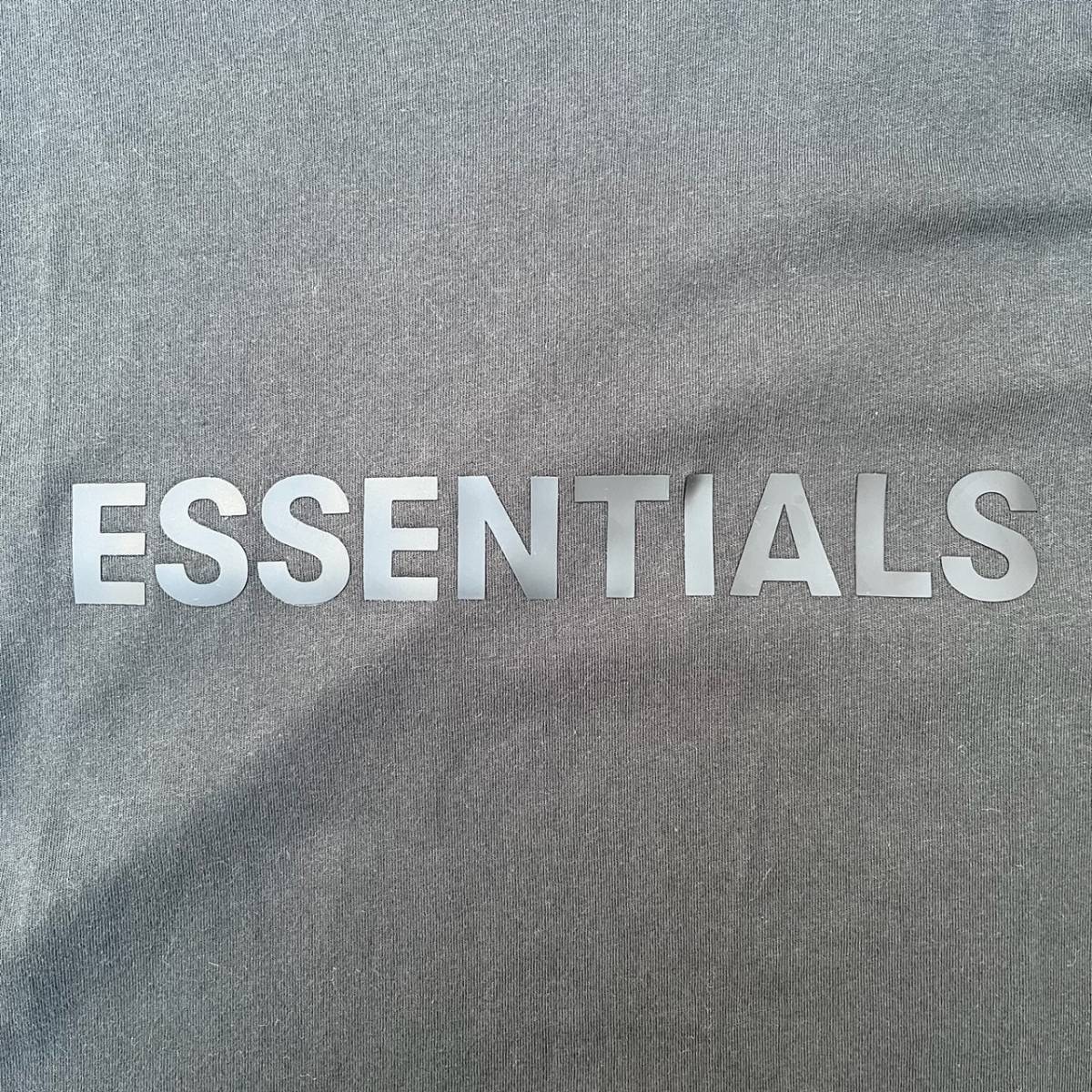 新品 FOG Fear Of God Essentials フィアオブゴッド エッセンシャルズ Sサイズ LOGO Tシャツ ブラック BLACK