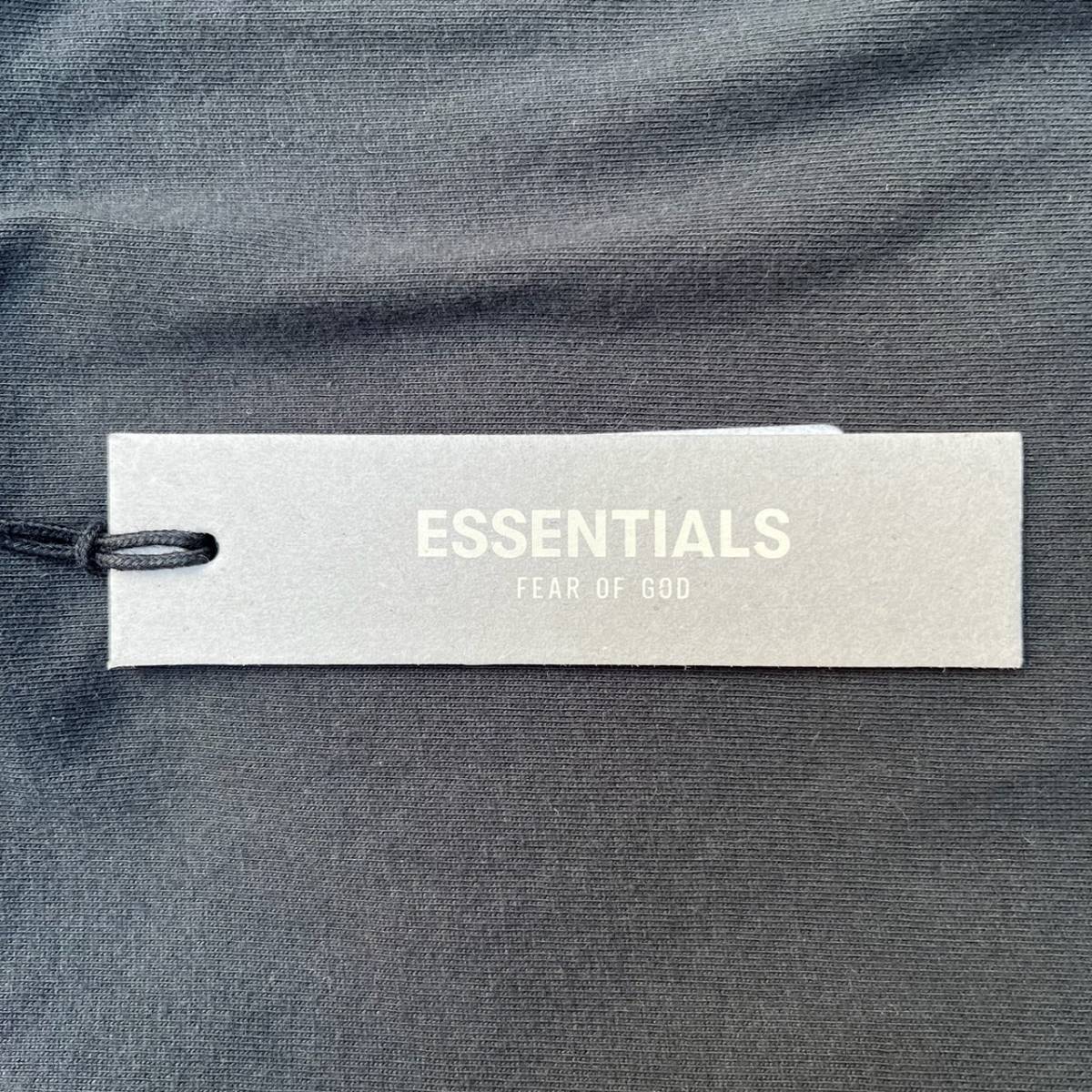 新品 FOG Fear Of God Essentials フィアオブゴッド エッセンシャルズ Mサイズ LOGO Tシャツ ブラック BLACK