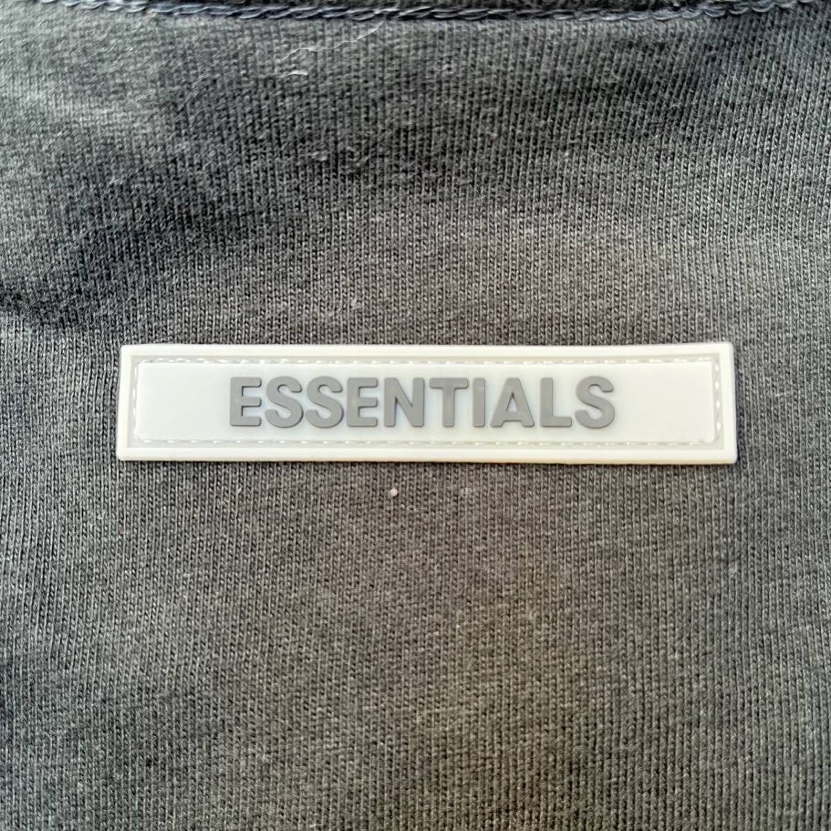 新品 FOG Fear Of God Essentials フィアオブゴッド エッセンシャルズ Mサイズ LOGO ロングスリーブTシャツ ブラック BLACK