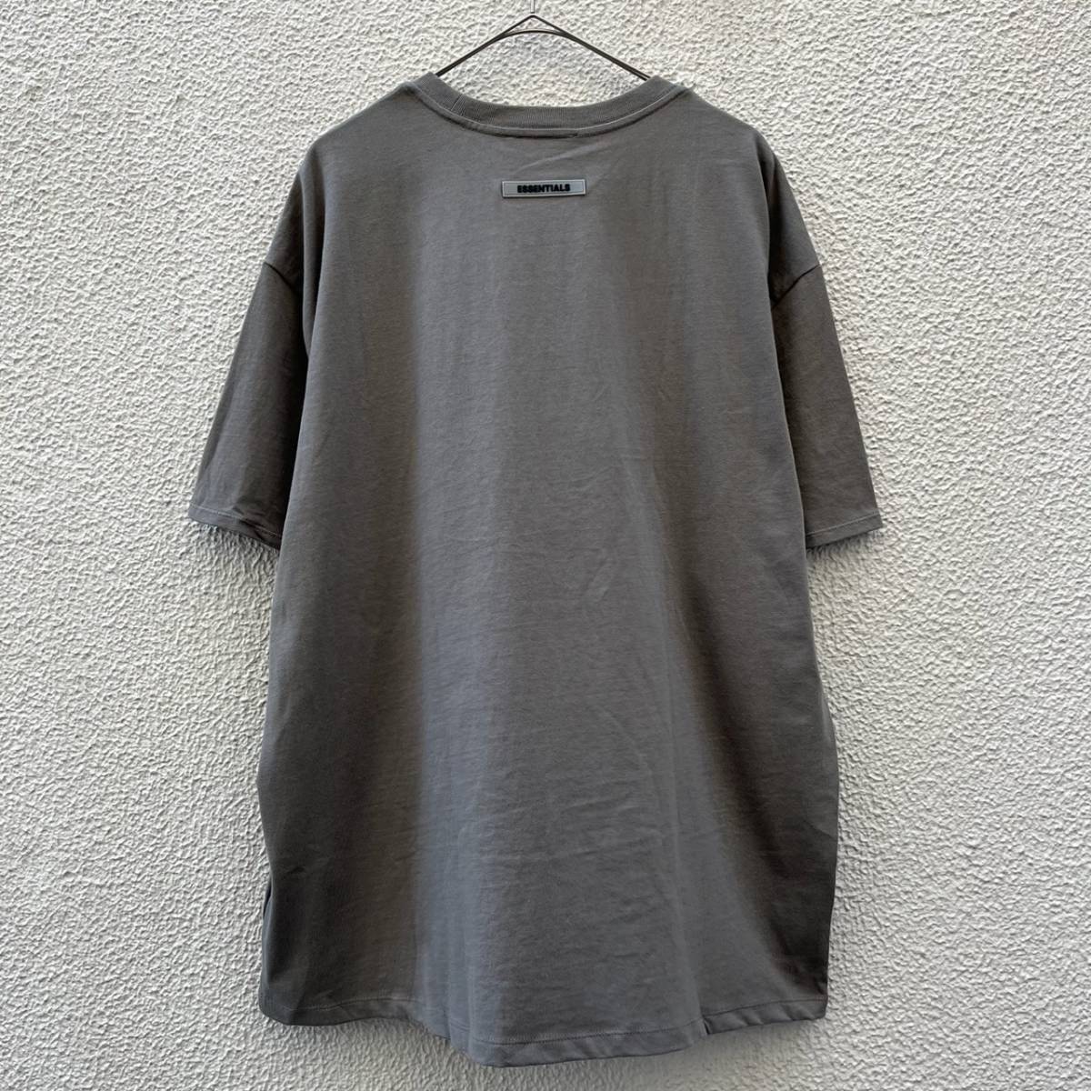 新品 FOG Fear Of God Essentials フィアオブゴッド エッセンシャルズ Mサイズ LOGO Tシャツ チャコール CHARCOAL