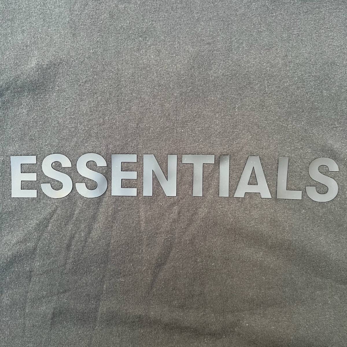新品 FOG Fear Of God Essentials フィアオブゴッド エッセンシャルズ Sサイズ LOGO Tシャツ BLACK ブラック