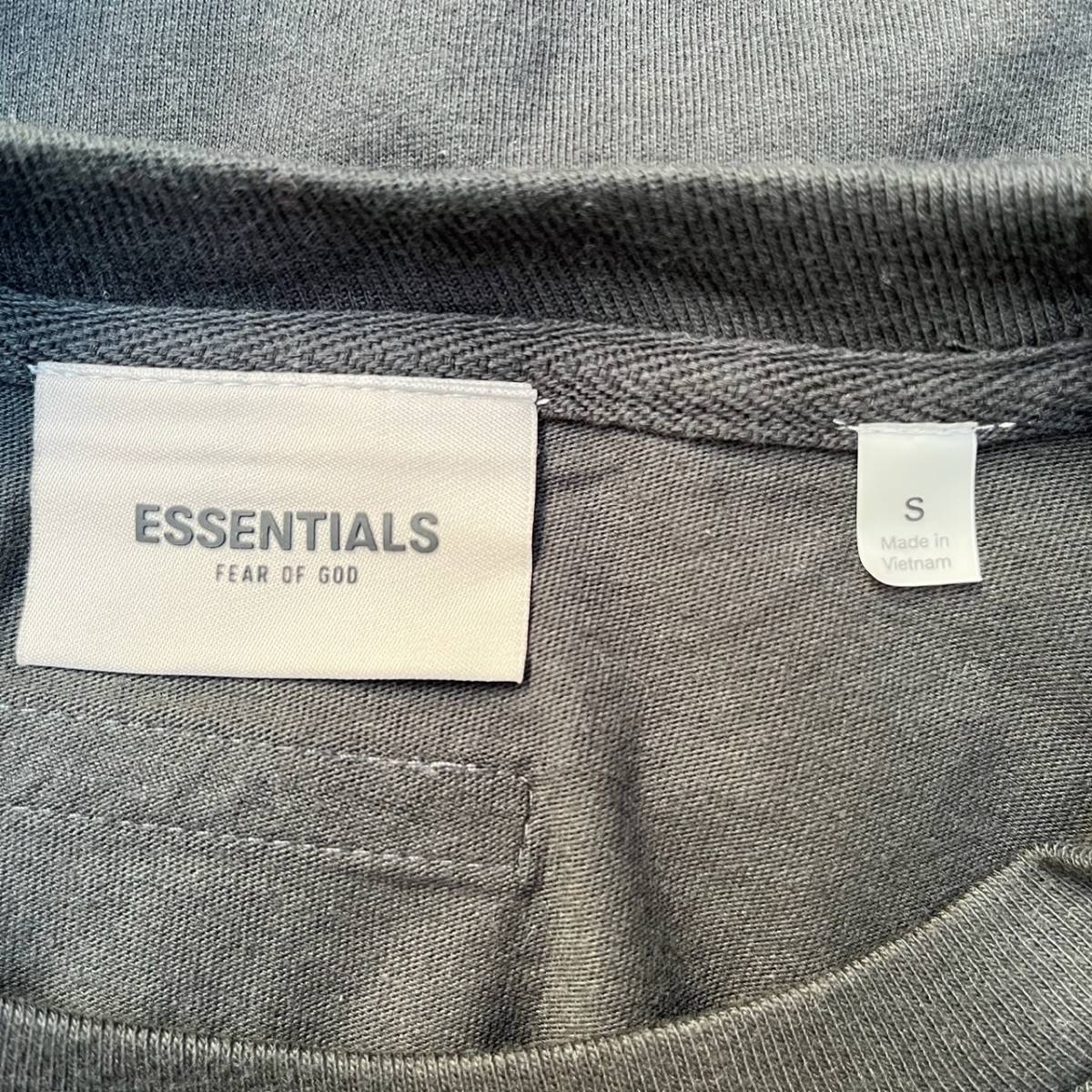 新品 FOG Fear Of God Essentials フィアオブゴッド エッセンシャルズ Sサイズ LOGO Tシャツ BLACK ブラック