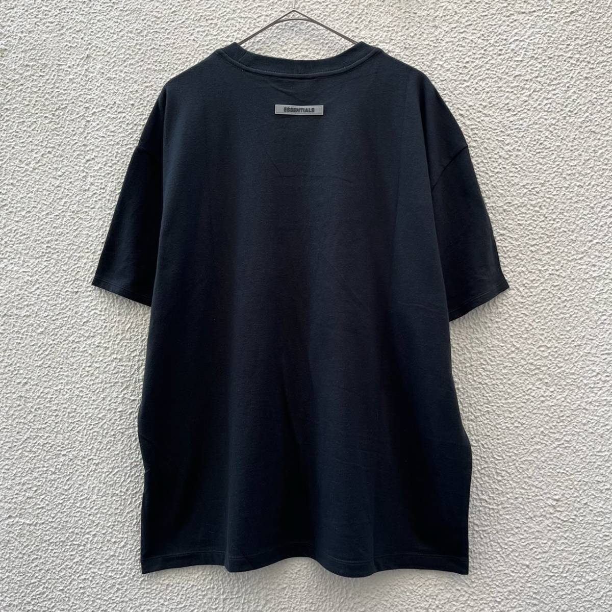 新品 FOG Fear Of God Essentials フィアオブゴッド エッセンシャルズ Sサイズ LOGO Tシャツ ブラック