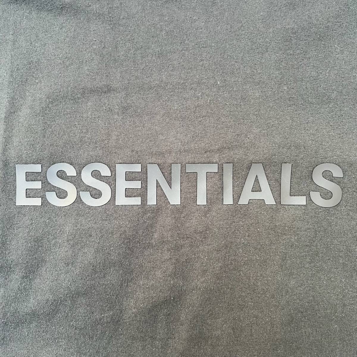 新品 FOG Fear Of God Essentials フィアオブゴッド エッセンシャルズ Sサイズ LOGO Tシャツ ブラック