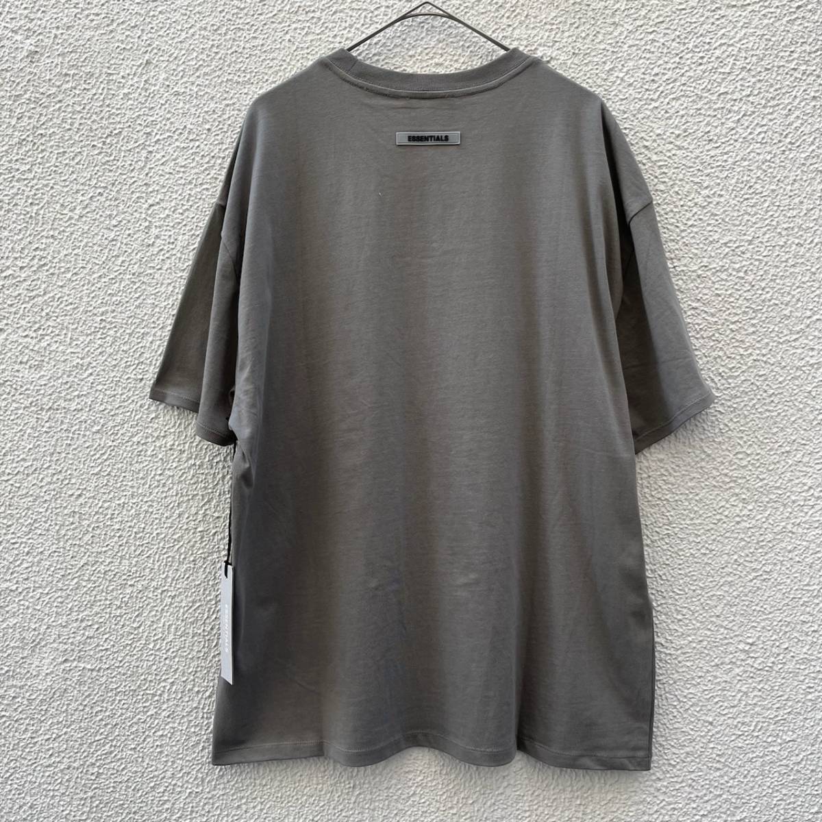 新品 FOG Fear Of God Essentials フィアオブゴッド エッセンシャルズ Mサイズ LOGO Tシャツ CHARCOAL チャコール