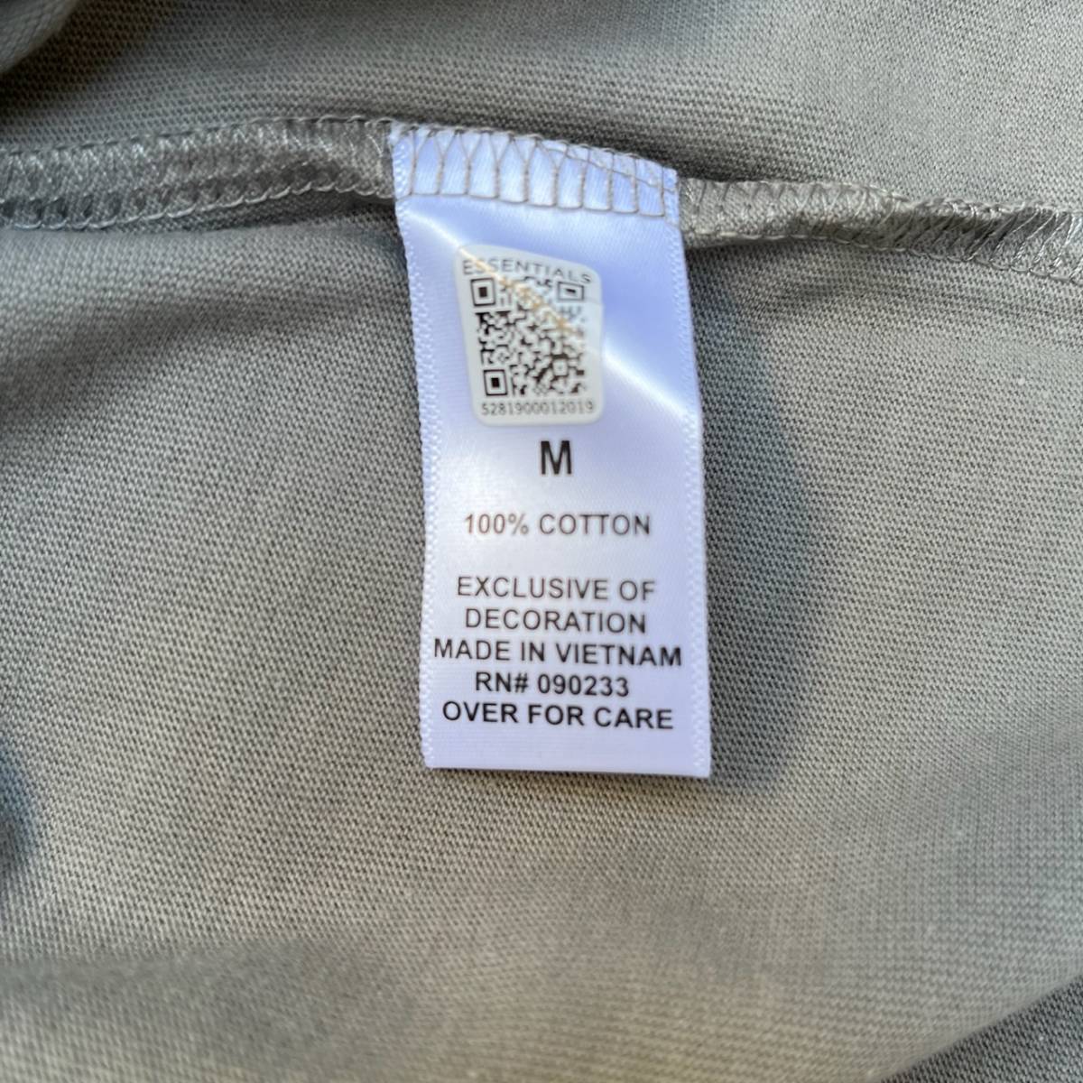 新品 FOG Fear Of God Essentials フィアオブゴッド エッセンシャルズ Mサイズ LOGO Tシャツ CHARCOAL チャコール