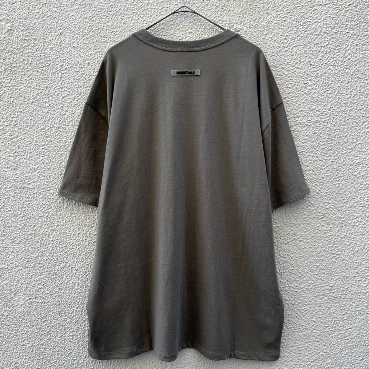 新品 FOG Fear Of God Essentials フィアオブゴッド エッセンシャルズ Lサイズ LOGO Tシャツ チャコール CHARCOAL