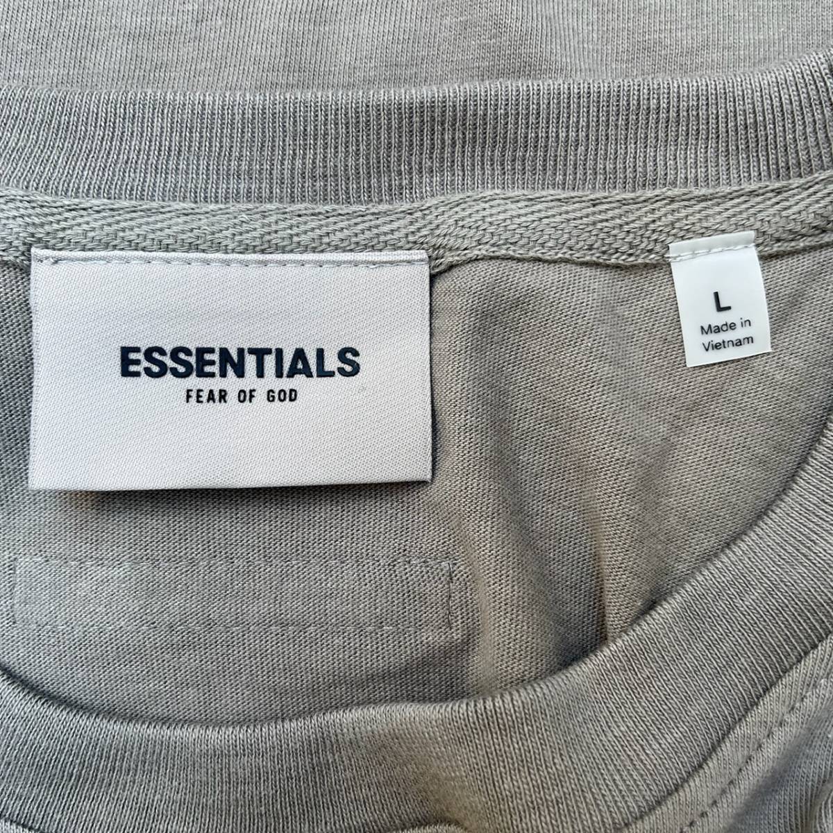 新品 FOG Fear Of God Essentials フィアオブゴッド エッセンシャルズ Lサイズ LOGO Tシャツ チャコール CHARCOAL