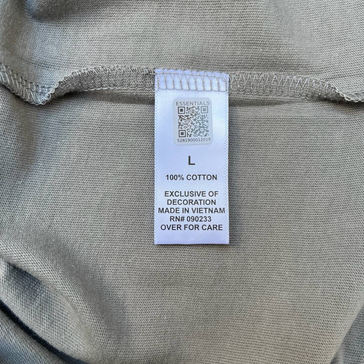 新品 FOG Fear Of God Essentials フィアオブゴッド エッセンシャルズ Lサイズ LOGO Tシャツ チャコール CHARCOAL