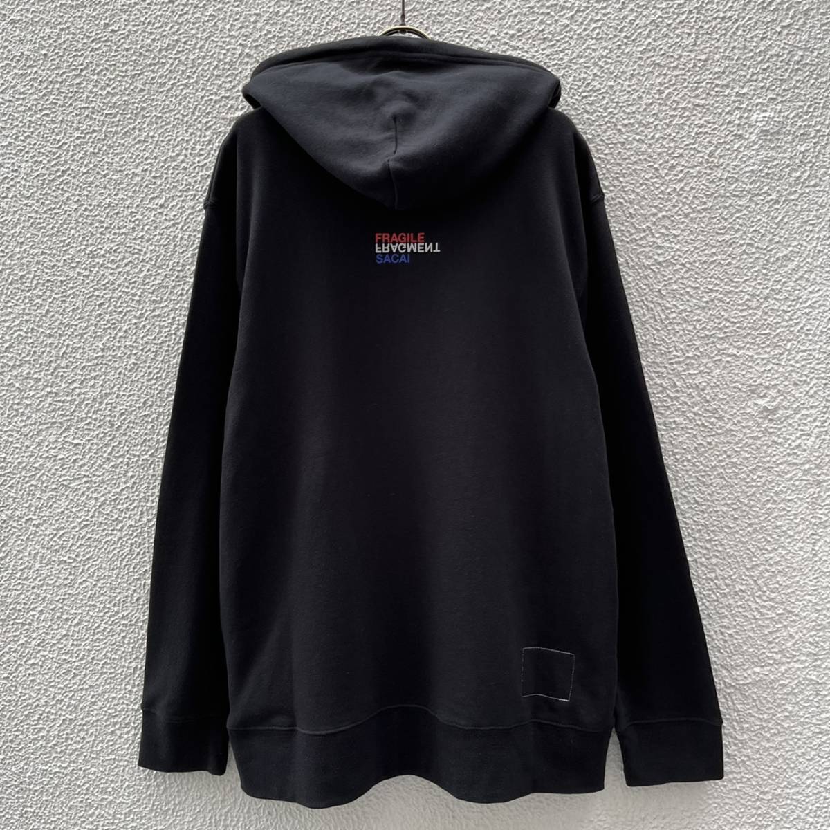 sacai x FRAGMENT DESIGN FRAGIL Hoodie