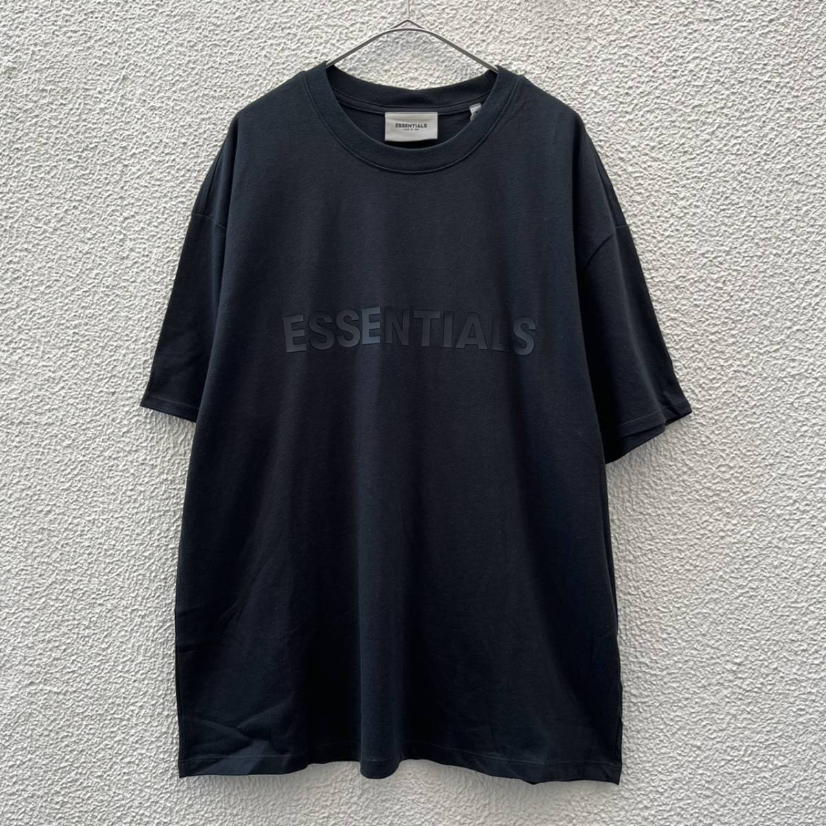 新品 FOG Fear Of God Essentials フィアオブゴッド エッセンシャルズ Mサイズ LOGO Tシャツ ブラック BLACK